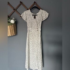 Sienna Sky White floral wrap dress‎ with button detail size x-small